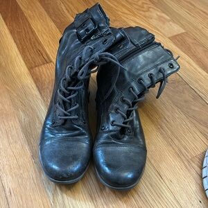 COMBAT BOOTS